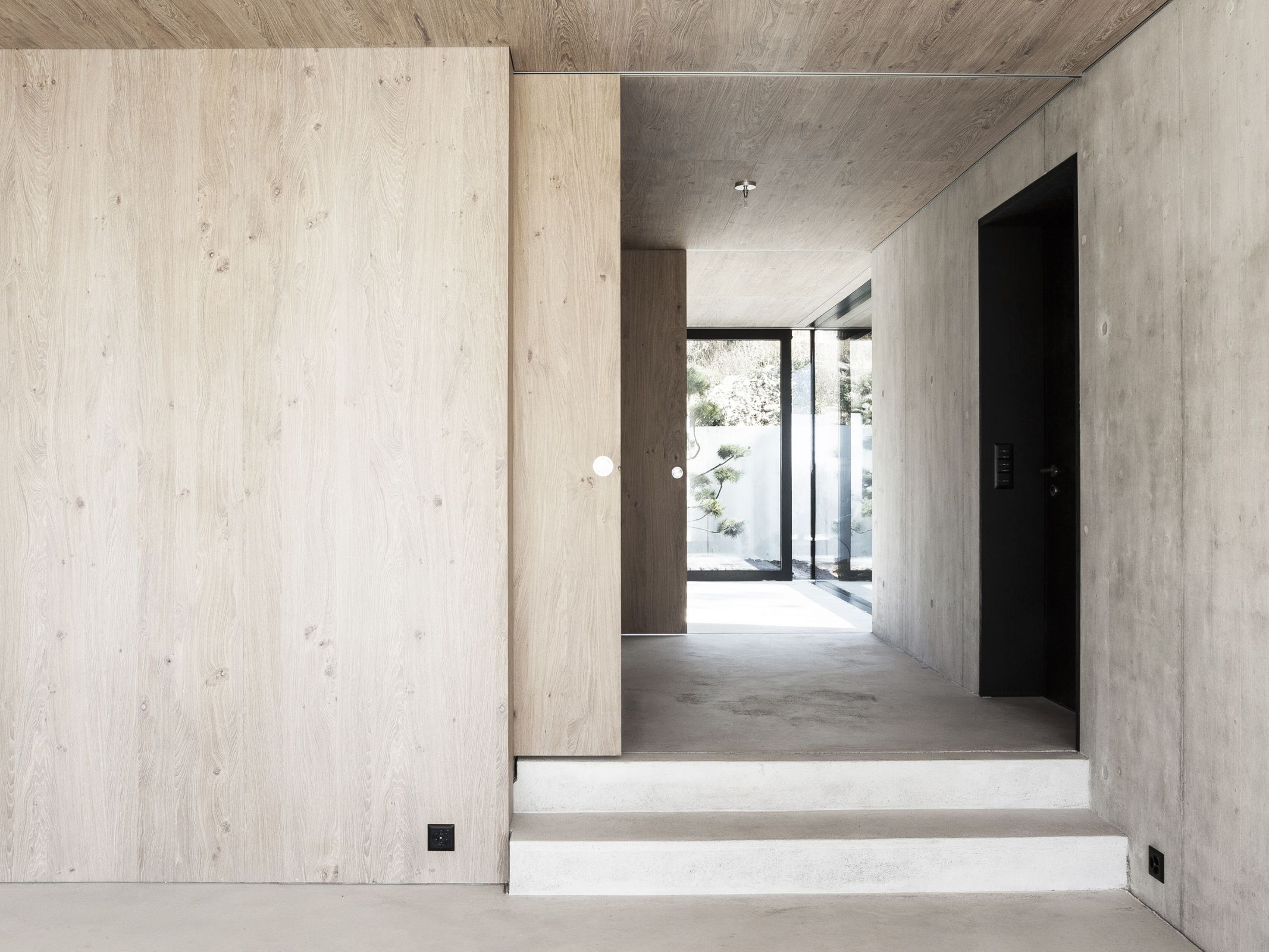Abtreppung und Enfilade als Raumsystem 10_eingangsbereich_holztreppenkern